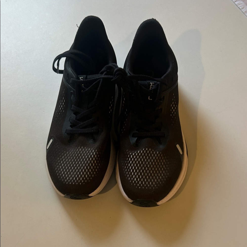 Black KURU EUC size 8 Athletic Sneakers